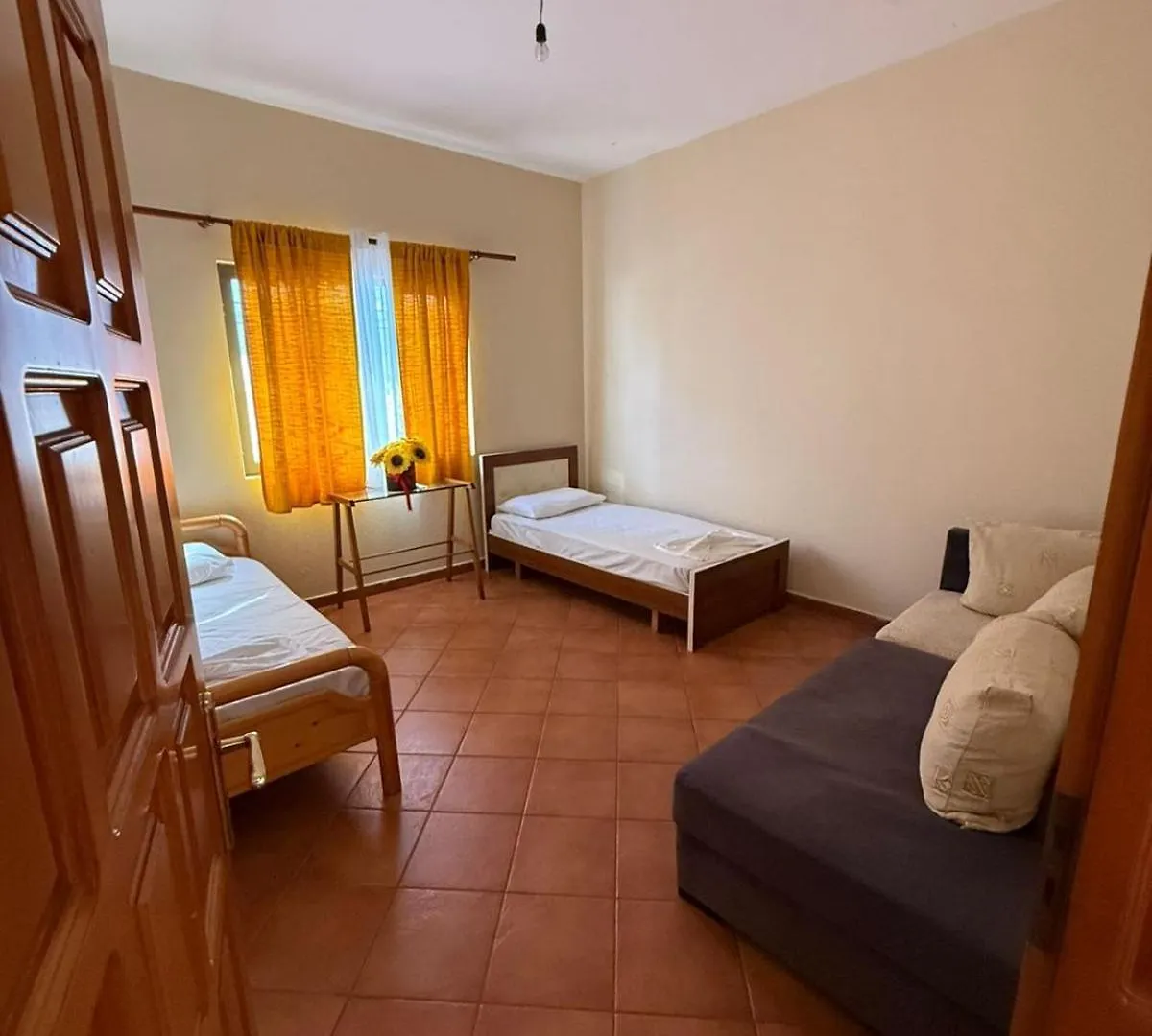 Ostello Hostelshqiponja Tirana